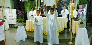 Dom Walmor celebra, com fiéis do bairro Taquaril, os 25 anos de criação da Paróquia São Gabriel