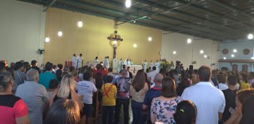 Fiéis celebram a instalação do Santuário Arquidiocesano Nossa Senhora Aparecida