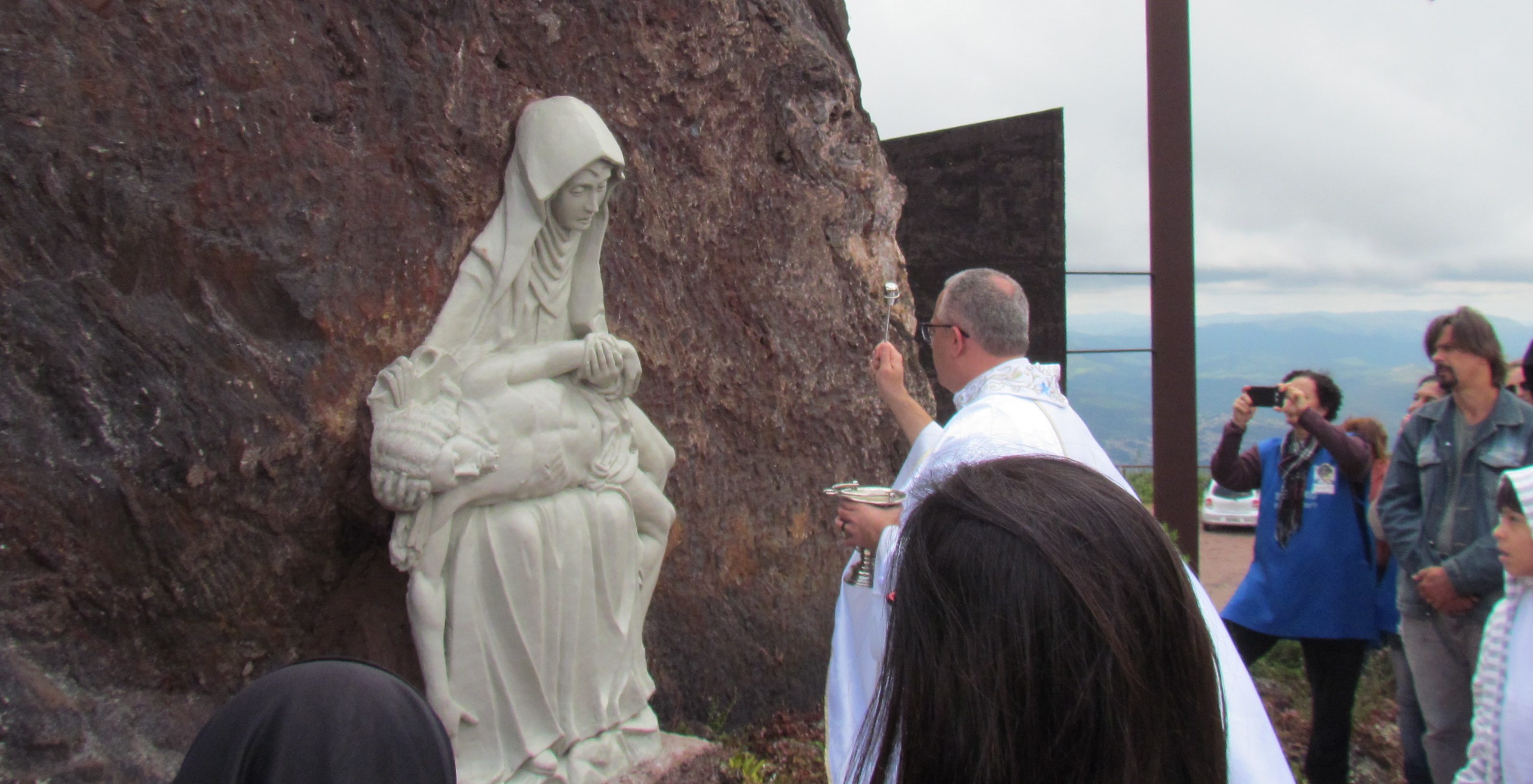 Benção da nova imagem de Nossa Senhora da Piedade no Santuário da Padroeira de Minas