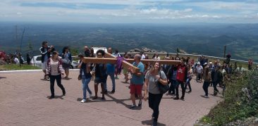 Santuário da Padroeira de Minas Gerais: peregrinos dedicam orações a Brumadinho