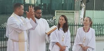 Pastoral do Surdo celebra Semana Santa em Libras