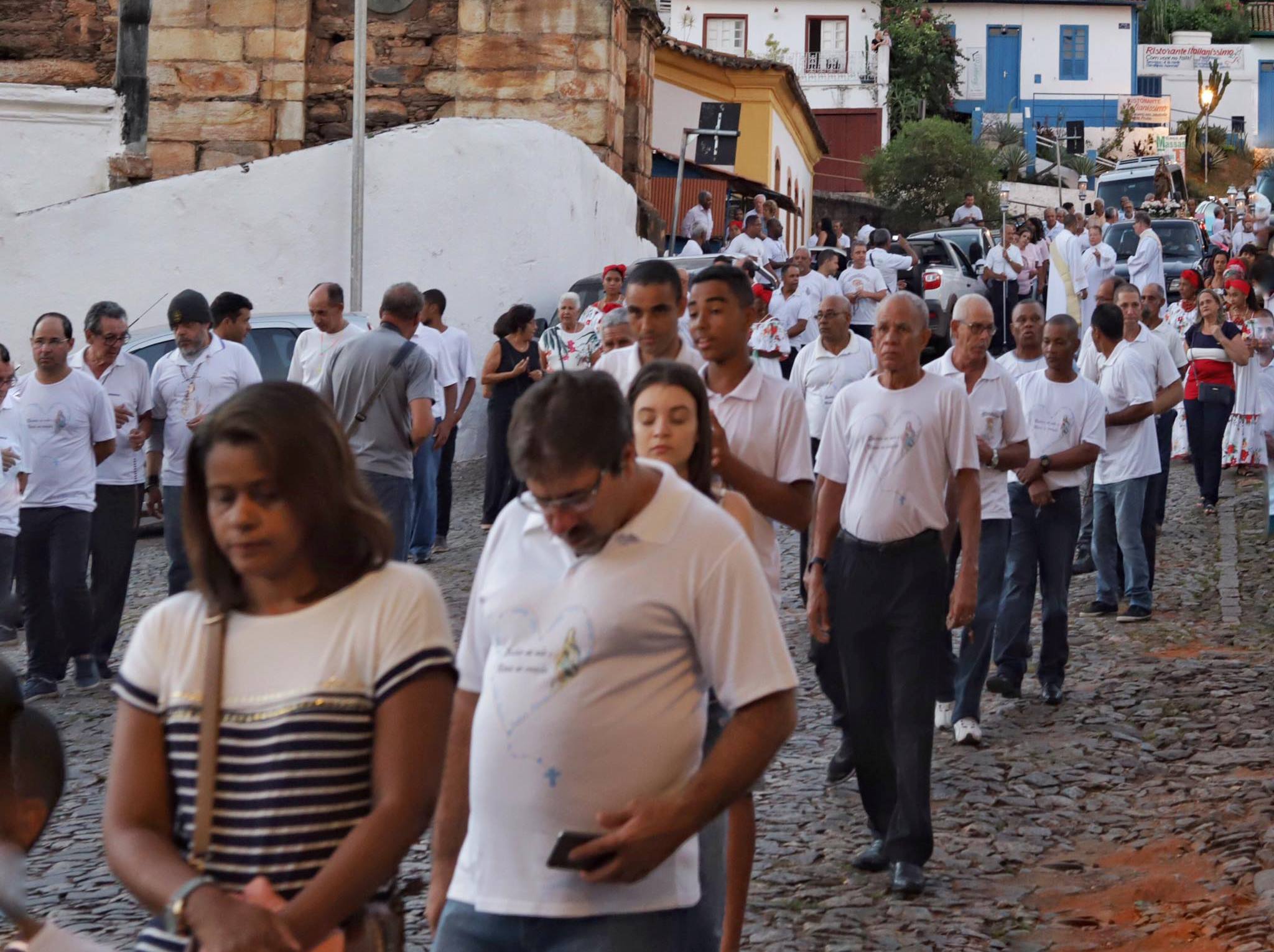 Fiéis celebram dez anos do Terço dos Homens em Sabará