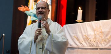 Dom Mol preside Missa na PUC Minas