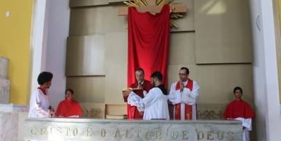 Dom Otacilio preside Celebração da Paixão do Senhor na Paróquia Santa Quitéria, em Esmeraldas.