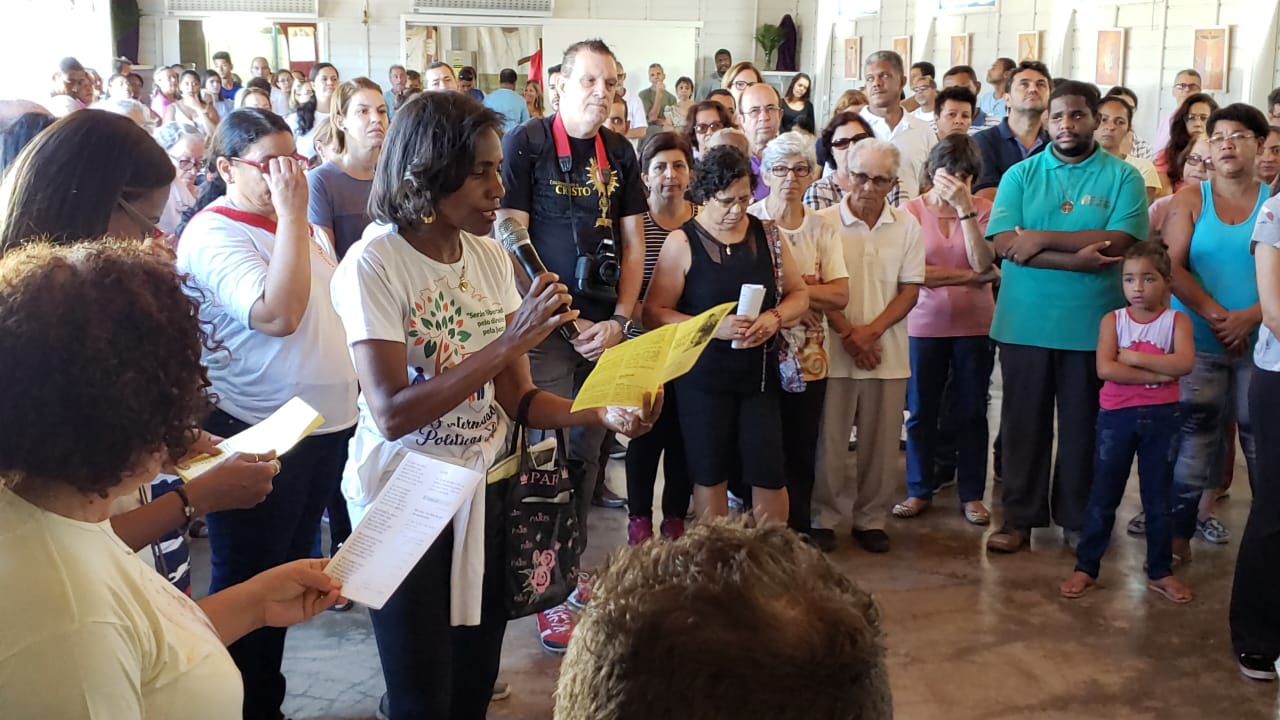 Sexta-feira da Paixão: fiéis peregrinam ao canteiro de obras da Catedral Cristo Rei