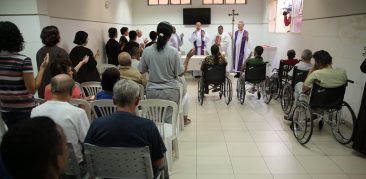 Dom Walmor celebra a Eucaristia com pacientes da Casa de Apoio à Saúde Nossa Senhora da Conceição