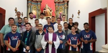 Jovens agostinianos peregrinam ao Santuário Basílica Nossa Senhora da Piedade