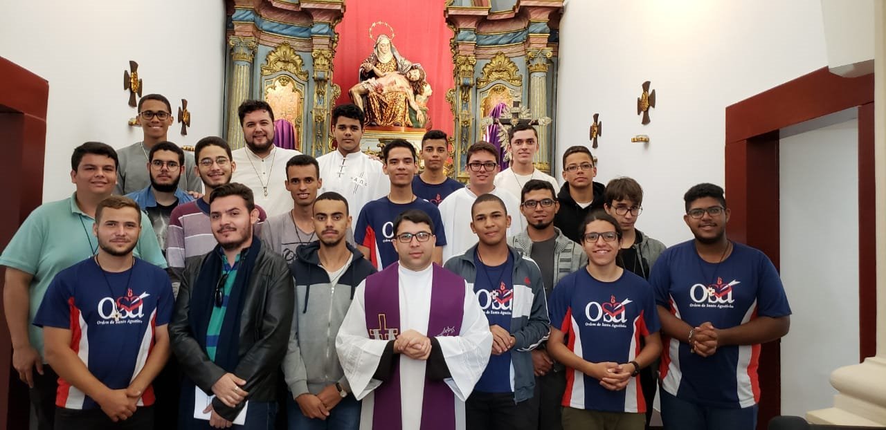 Jovens agostinianos peregrinam ao Santuário Basílica Nossa Senhora da Piedade