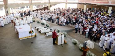 Quatro novos diáconos são ordenados na Catedral Cristo Rei