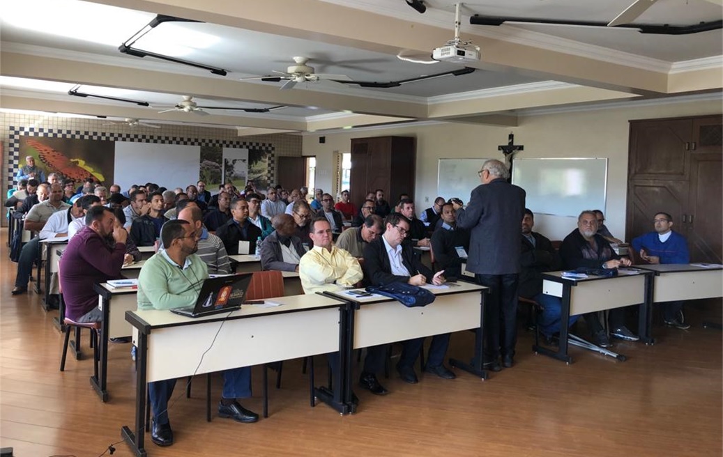 1º Congresso Regional de Presbíteros reflete sobre os desafios da vida sacerdotal