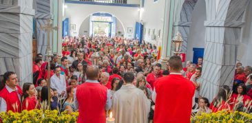 Dom Geovane  celebra a Solenidade do Corpo e Sangue de Cristo com fiéis das comunidades de fé de Taquaraçu de Minas