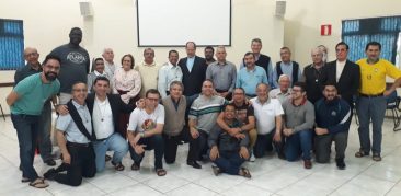 Dom Walmor encontra-se com sacramentinos durante a Assembleia Provincial da Congregação