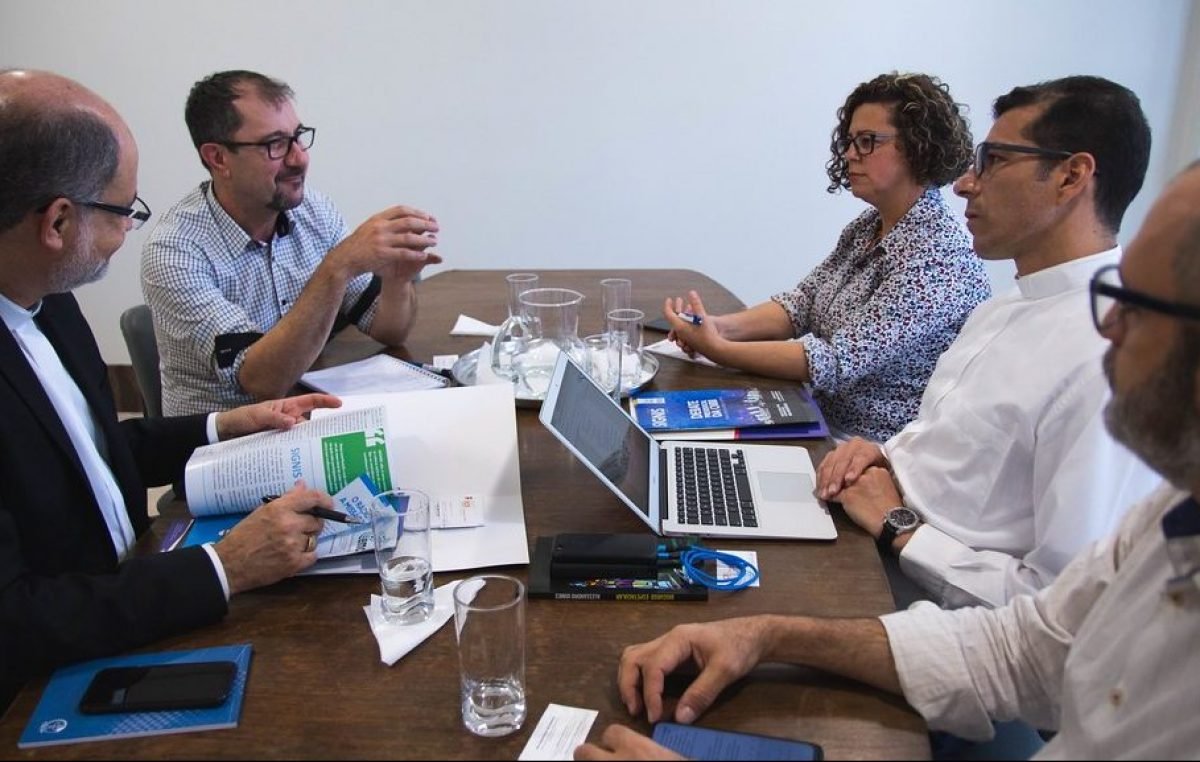 Dom Joaquim Mol preside reunião da Comissão para a Comunicação da CNBB com a Signis Brasil e Rede Católica de Rádios