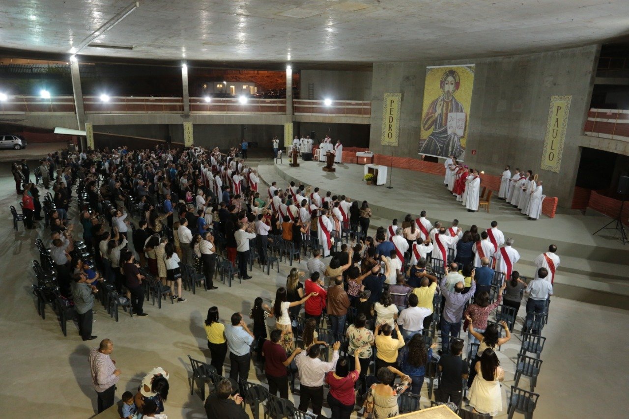 Catedral Cristo Rei recebe diáconos e jovens para celebrações especiais