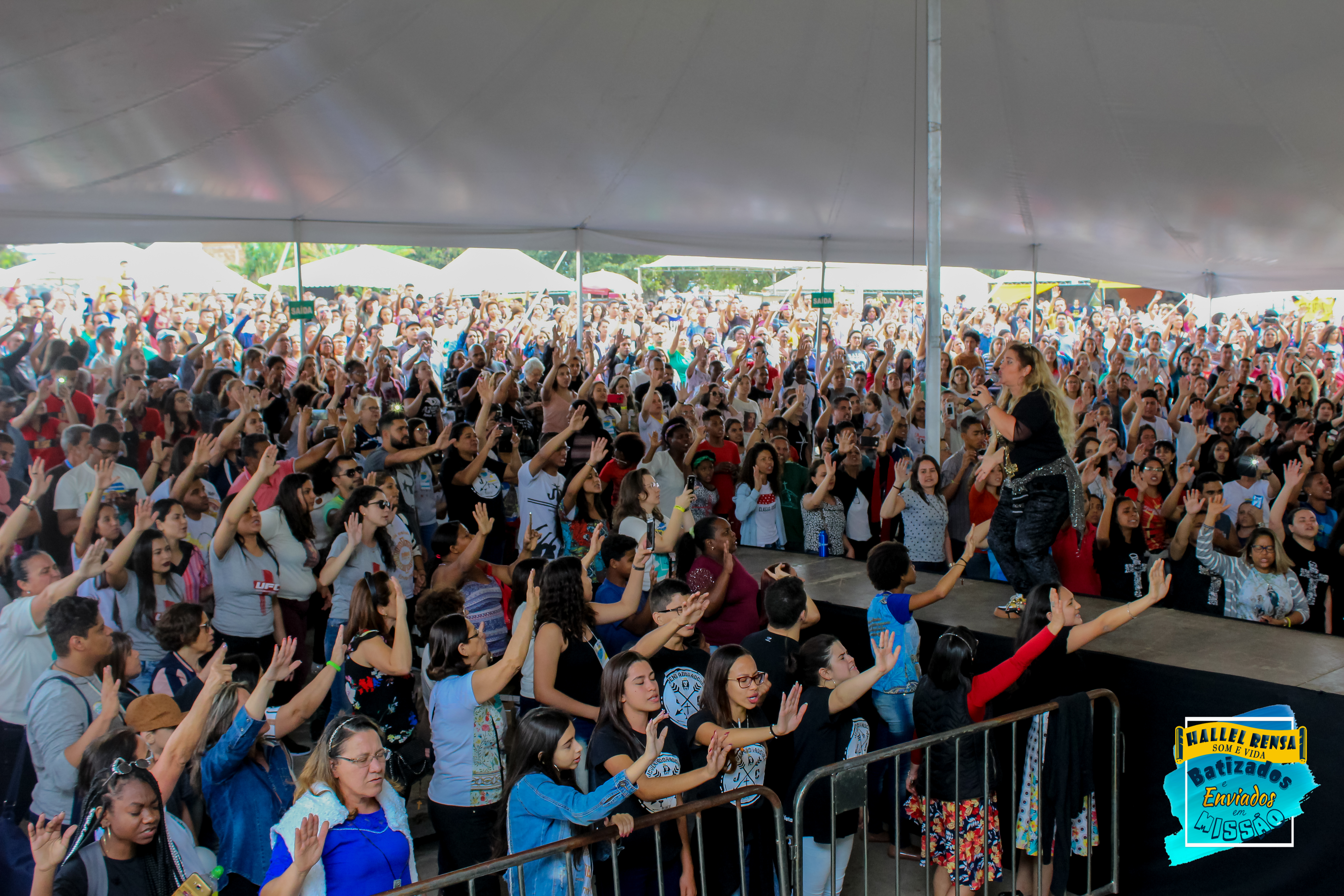 Milhares de fiéis participam do Hallel Rensa