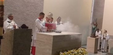 Dom Walmor preside Missa e Dedicação do Altar da Igreja Divino Espírito Santo, Paróquia Nossa Senhora do Bom Conselho, em BH