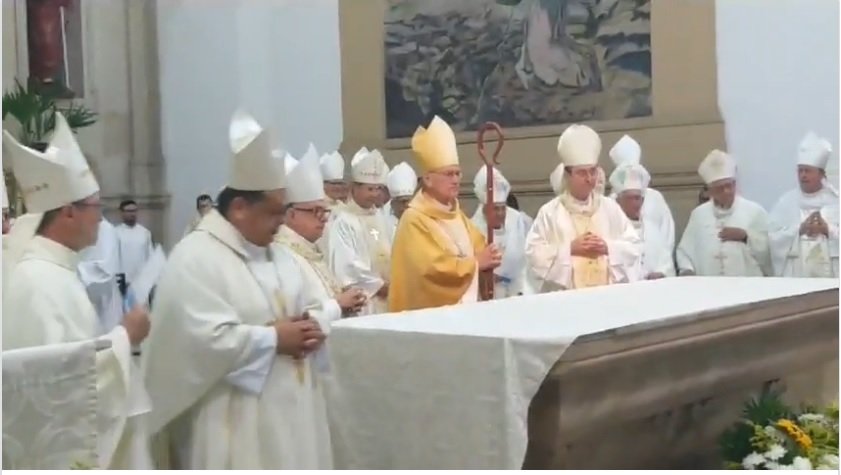 Dom Walmor participa da celebração de posse de dom Leonardo Steiner na Arquidiocese de Manaus