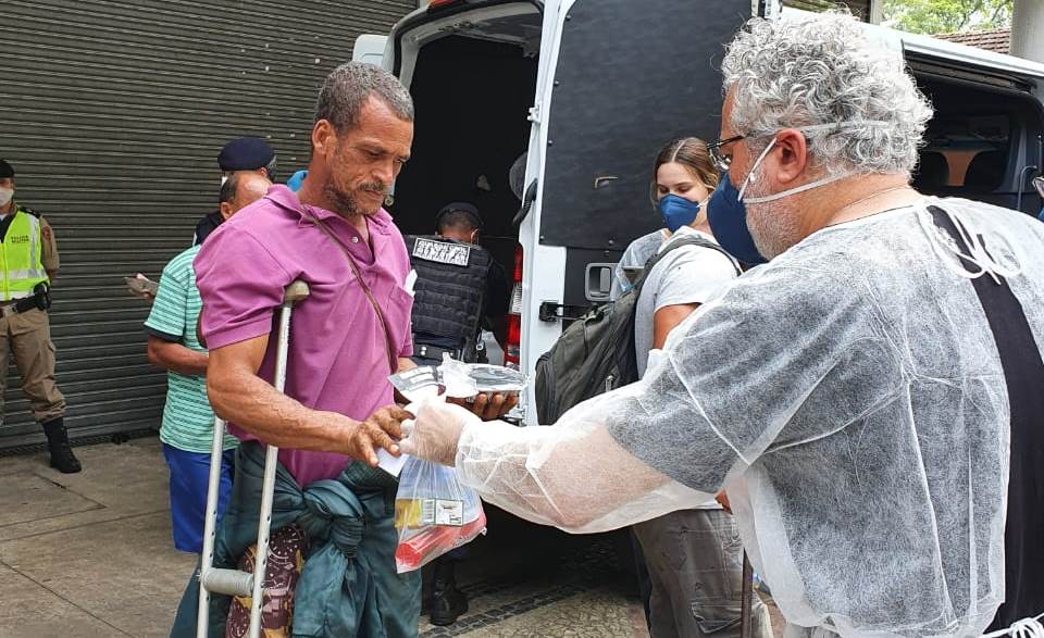 Igreja servidora: comunidades levam alimentos aos pobres neste tempo de pandemia