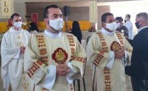 Seminaristas são ordenados diáconos na Catedral Cristo Rei