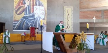 Catedral Cristo Rei: Dom Walmor vive manhã de oração e partilha com padres de foranias da Rensc