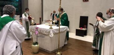 Seminaristas e padres da maturidade celebram os 43 anos de sacerdócio de dom Walmor