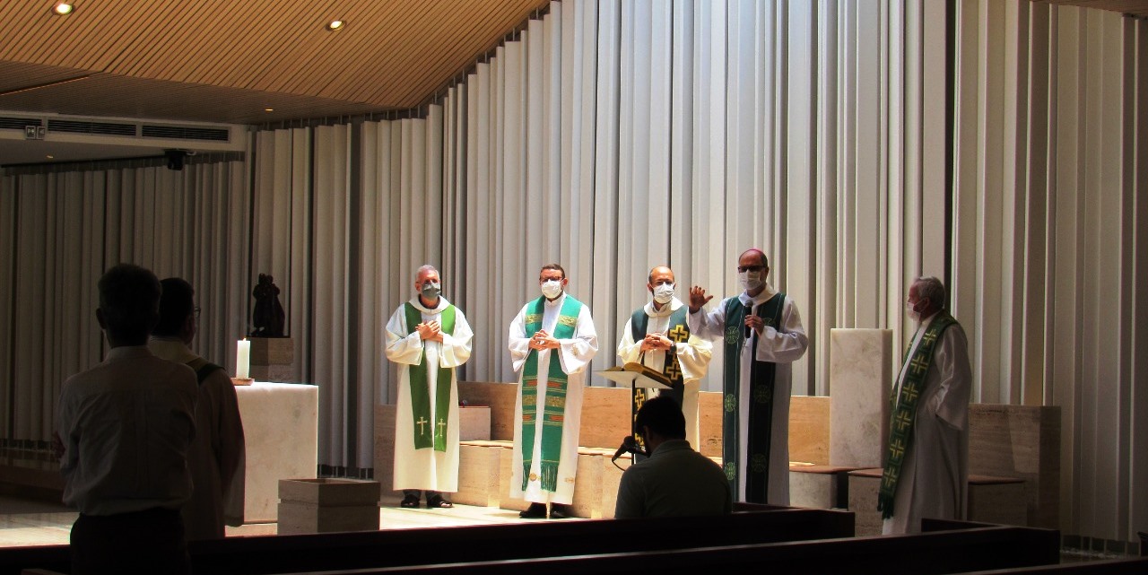 Dom Joaquim Mol preside Celebração Eucarística com os padres e diáconos da Rense, durante manhã de Espiritualidade