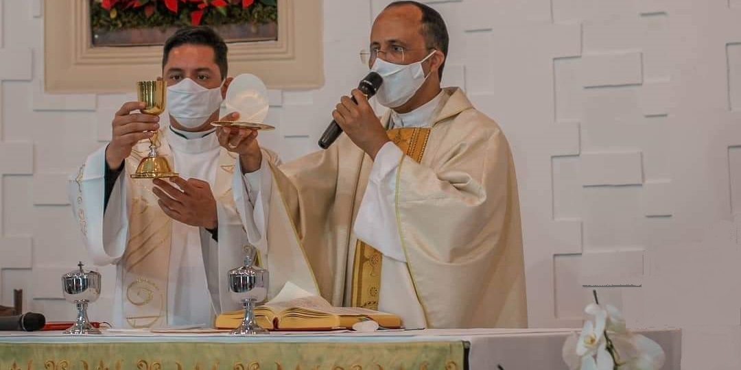Dom Geovane preside Missa e confere o Sacramento da Crisma a jovens da Paróquia São José Operário, em Honório Bicalho
