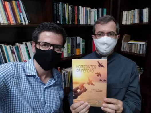 Livro “Horizontes de Perdão”: obra de dom Vicente Ferreira e Prof. Renê Dentz