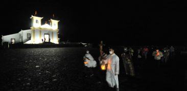 Procissão luminosa inspira a fé de peregrinos do  Santuário da Padroeira de Minas Gerais