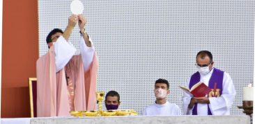 Catedral Cristo Rei: Dom Júlio César preside primeira Missa após celebração de início do seu ministério episcopal na Rensc