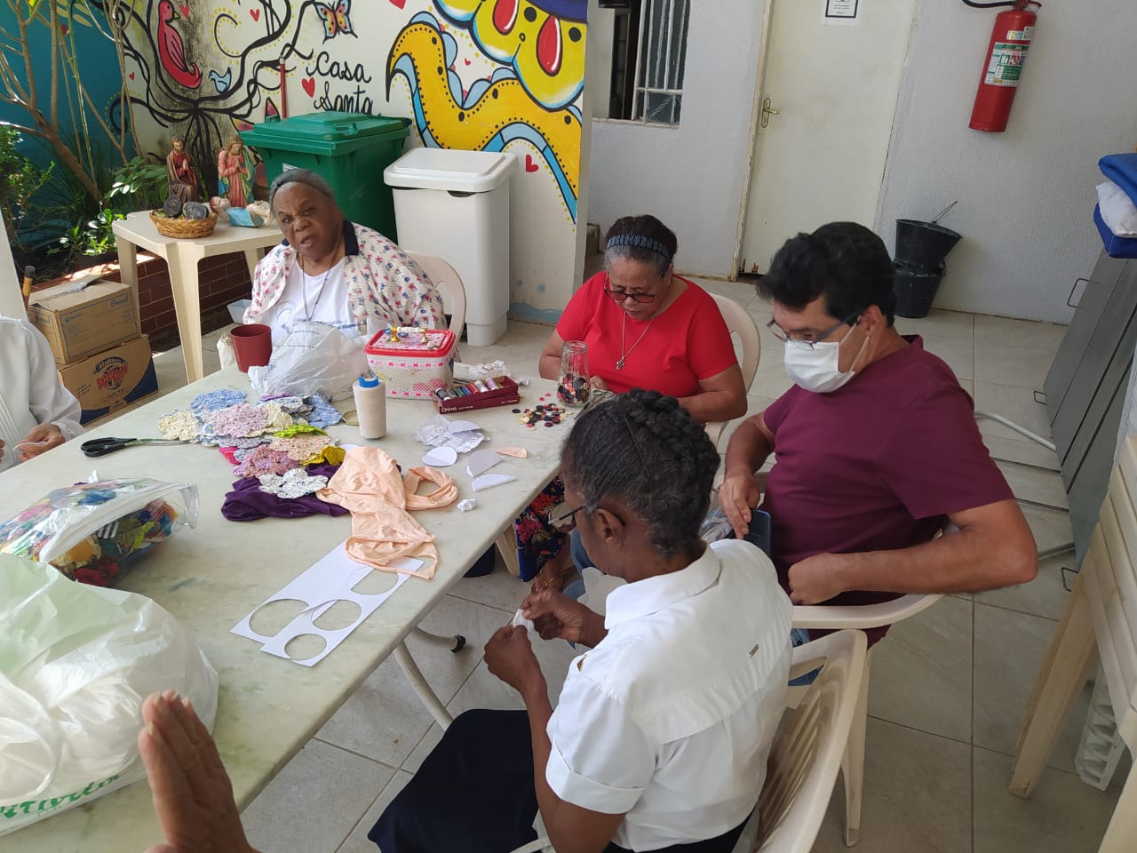 Casa Santa Zita: atividades criativas fortalecem a saúde física e psicológica das idosas