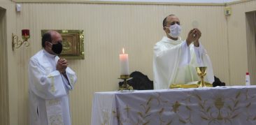 Dom Geovane Luís realiza visita pastoral à Paróquia Nossa Senhora da Glória (bairro Sagrada Família)