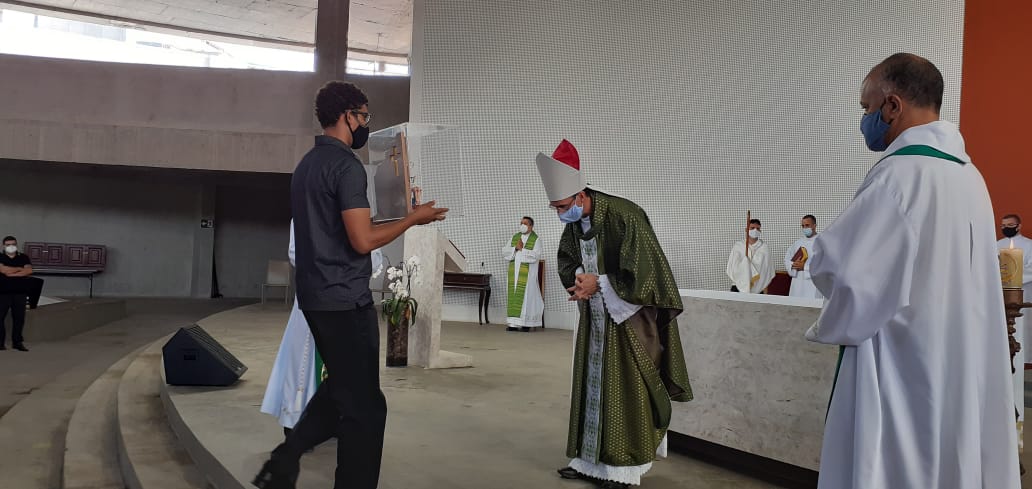 Dom Júlio César preside Missa que marca início da visita do ícone da Padroeira de Minas à forania São José Operário