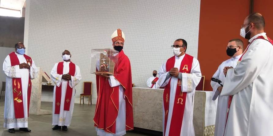 Dom Júlio César preside Celebração Eucarística na acolhida do ícone da Padroeira de Minas pela Forania Nossa Senhora da Paz