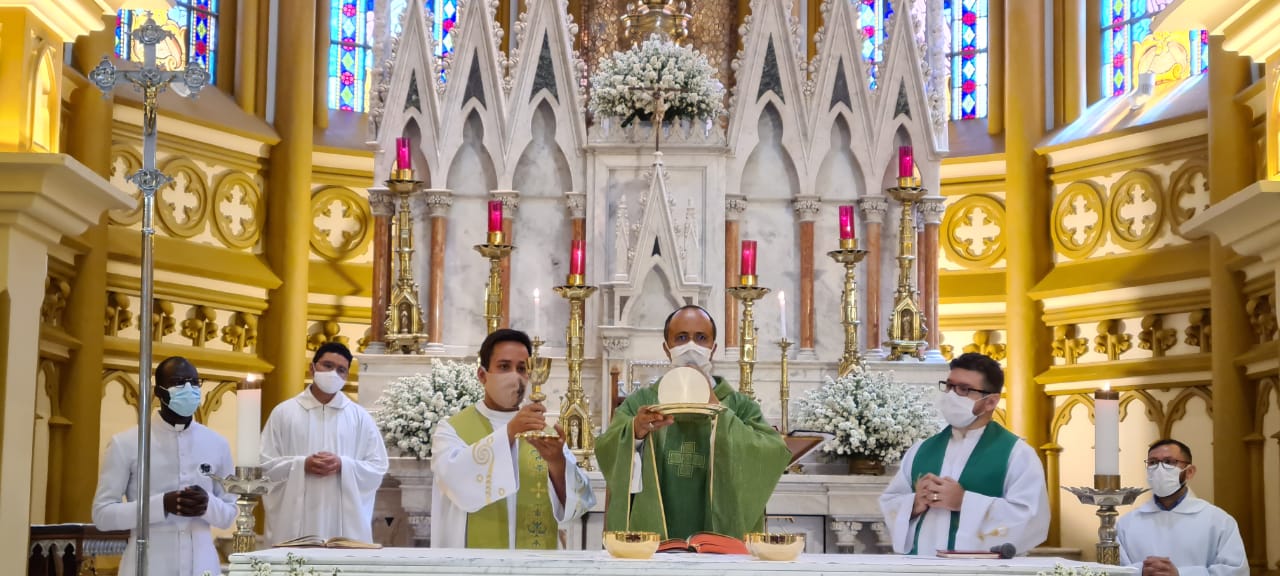 Dom Geovane Luís preside Celebração Eucarística pelo Dia dos Catequistas no Santuário Arquidiocesano da Santíssima Eucaristia