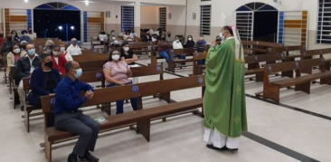 Dom Geovane celebra com as comunidades de fé da Paróquia Nossa Senhora Aparecida – em Santa Luzia