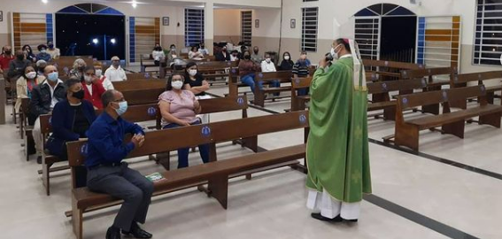 Dom Geovane celebra com as comunidades de fé da Paróquia Nossa Senhora Aparecida – em Santa Luzia