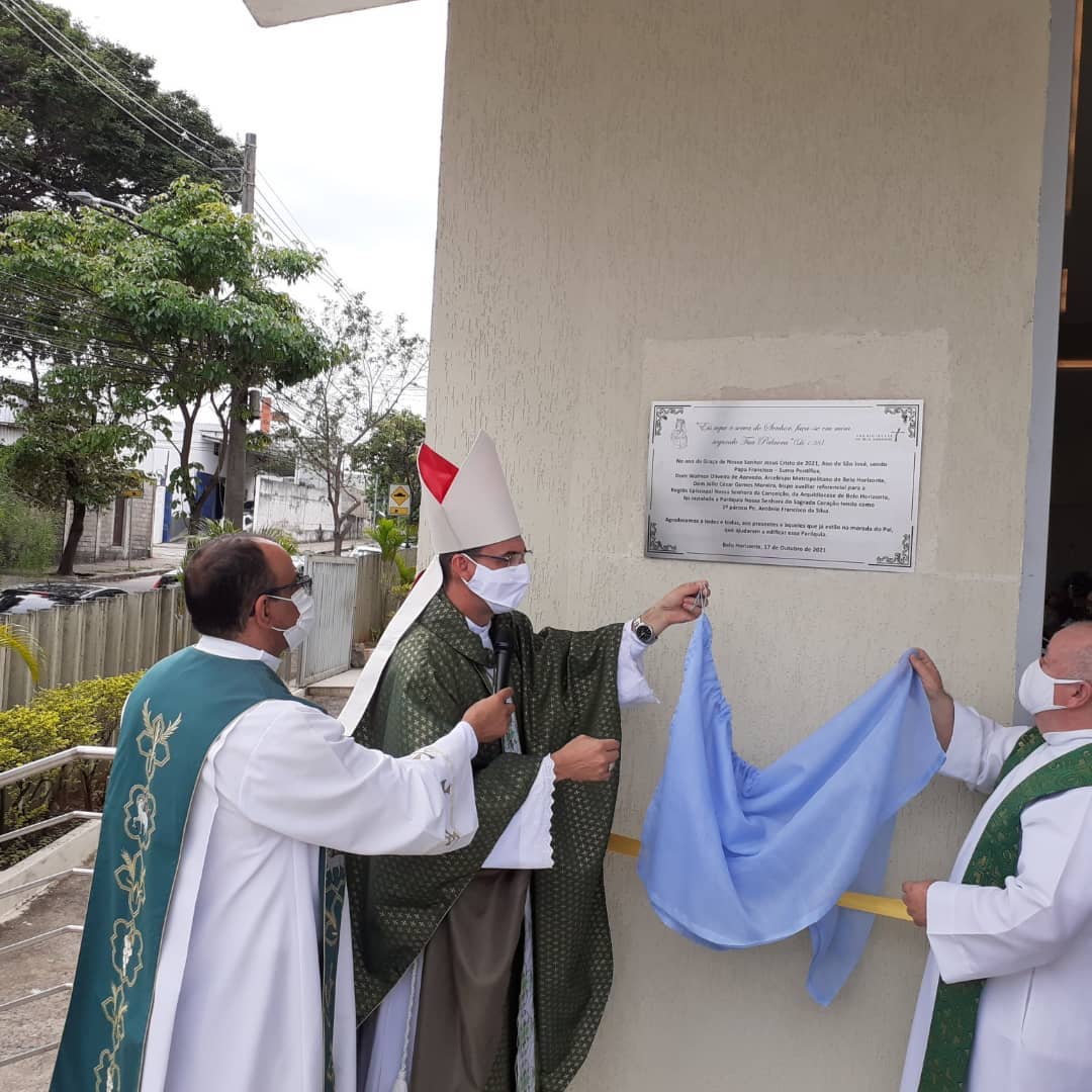 Fiéis celebram a instalação da Paróquia Nossa Senhora do Sagrado Coração na Rensc