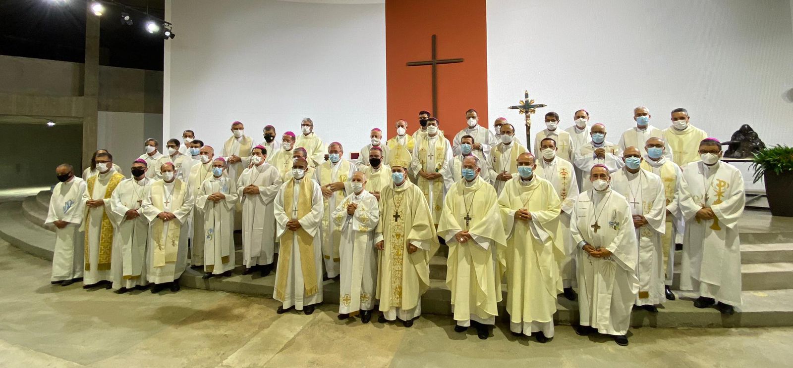 Formação do clero: Catedral Cristo Rei acolhe bispos para Celebração Eucarística