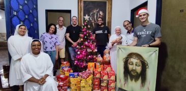Fiéis promovem ação solidária para alegrar o Natal de famílias pobres