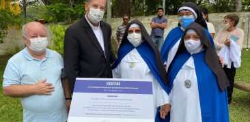 Ano Jubilar Centenário: dom Walmor e monjas concepcionistas plantam muda de jequitibá durante Festa da Imaculada Conceição de Maria