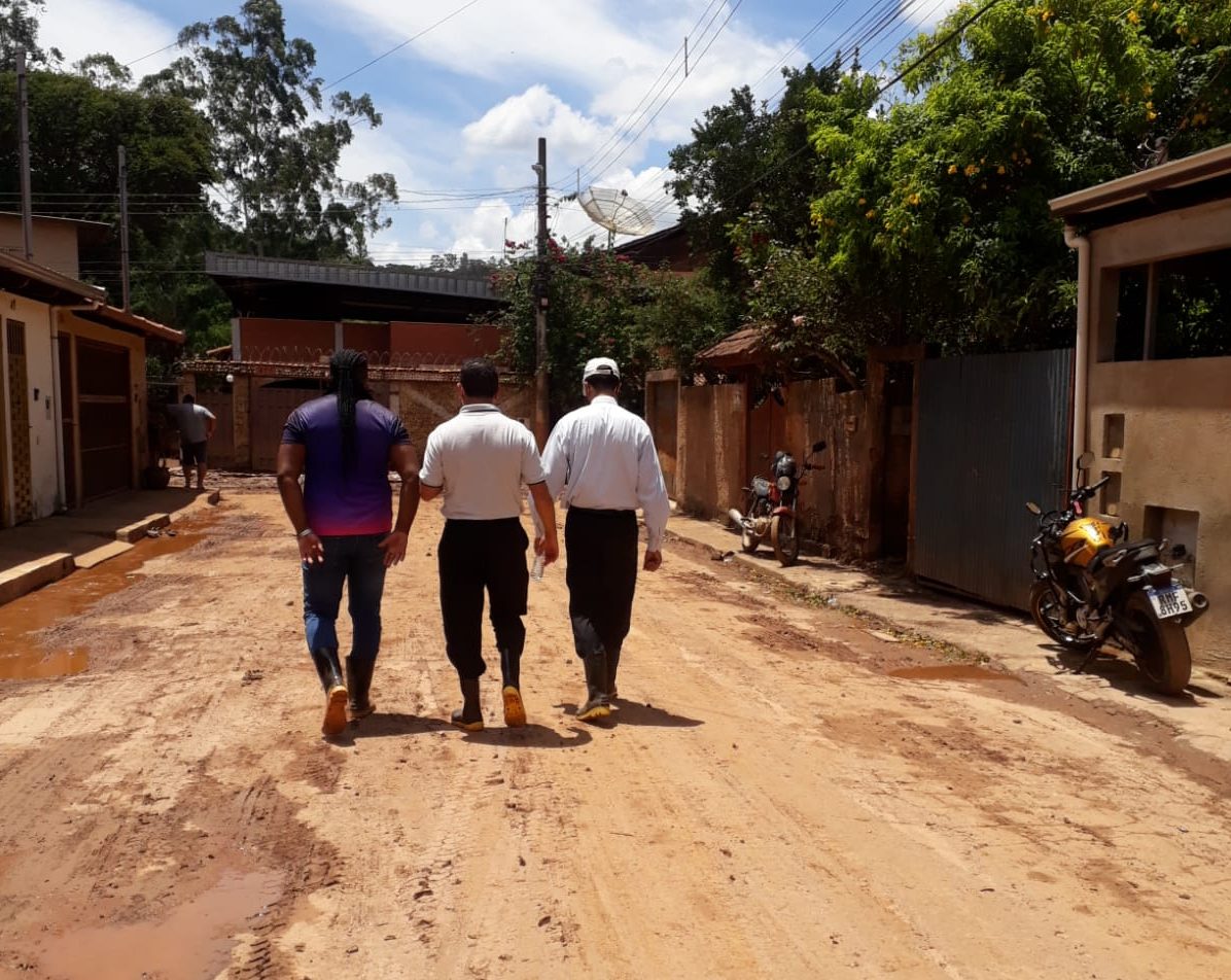 Dom Geovane Luís leva apoio às famílias que sofrem as consequências das fortes chuvas em Sabará