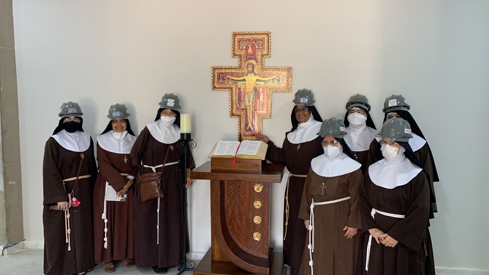 As queridas Irmãs Clarissas peregrinam na Catedral Cristo Rei