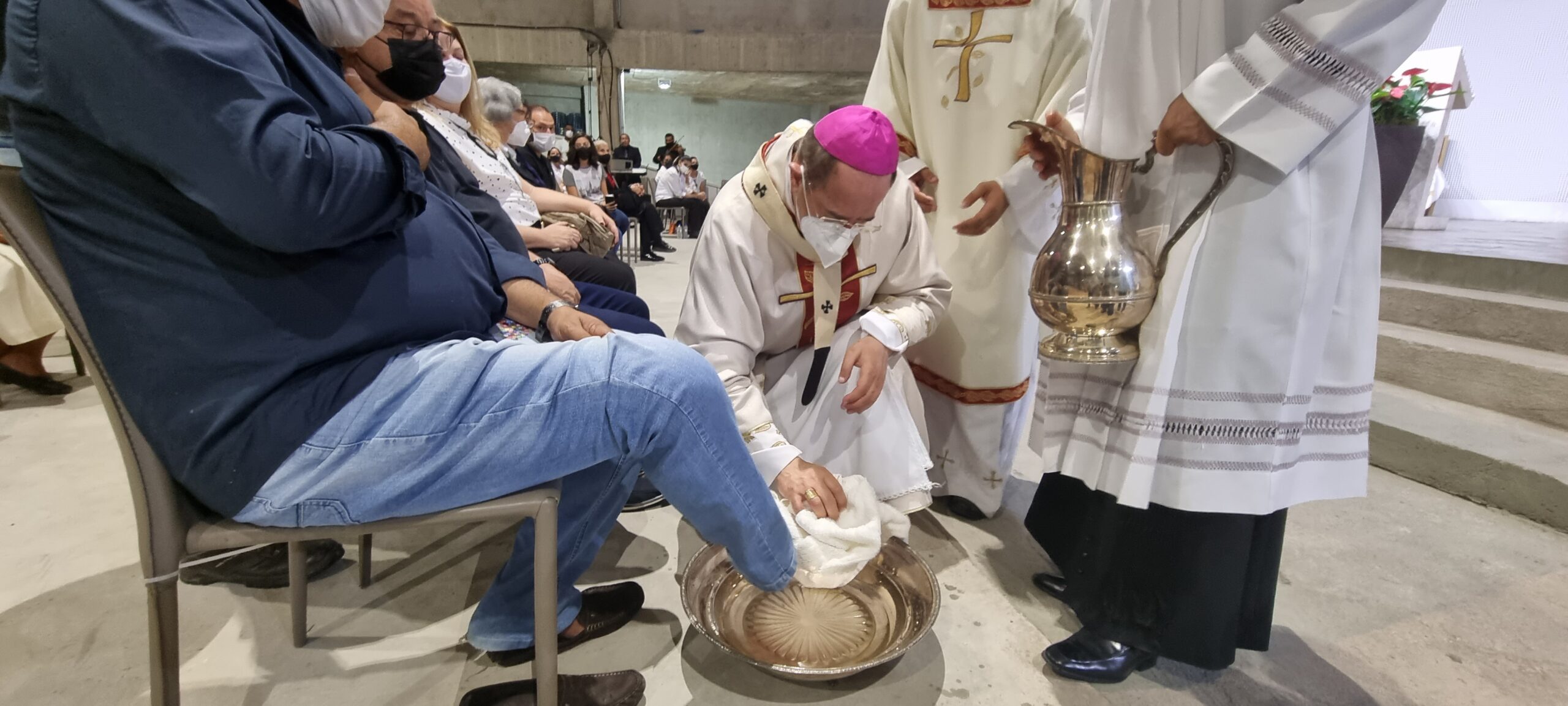 Catedral Cristo Rei: educadores são homenageados na abertura do Tríduo Pascal