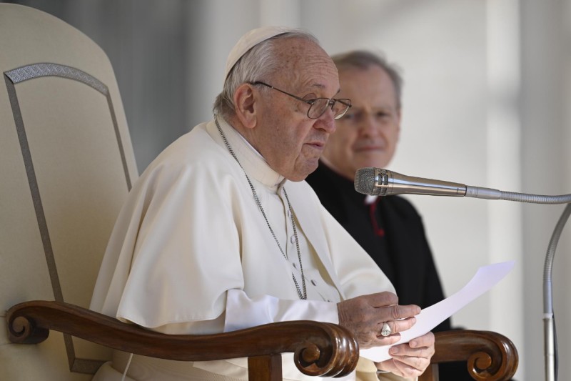 Catequese do Papa: Restabelecer a ponte forte entre jovens e idosos