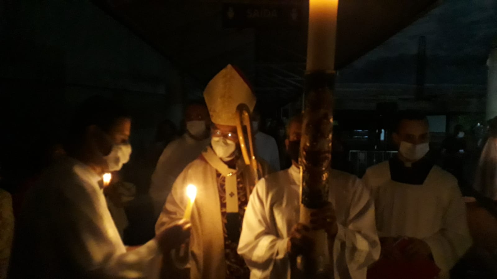 Peregrinos se unem para a Vigília Pascal na Catedral Cristo Rei