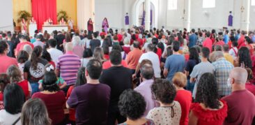 Bispos auxiliares celebram Ação Litúrgica da Sexta-Feira da Paixão