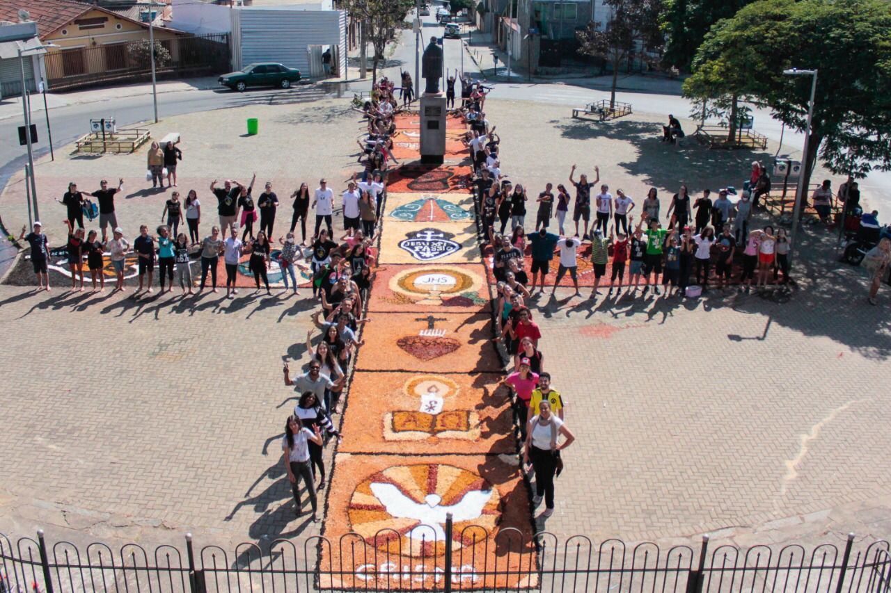 Ruas do Barreiro ficaram repletas com a Festa de Corpus Christi no Santuário Arquidiocesano São Paulo da Cruz