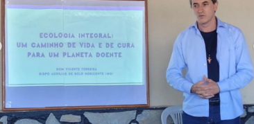Dom Vicente conduz momento de formação sobre Ecologia Integral com equipes da Renser e da Cáritas∕MG