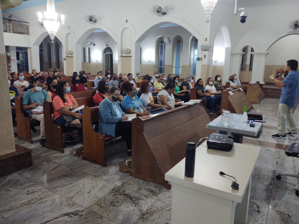 Paróquia Nossa Senhora das Neves, em Ribeirão das Neves, realiza curso de formação cristã